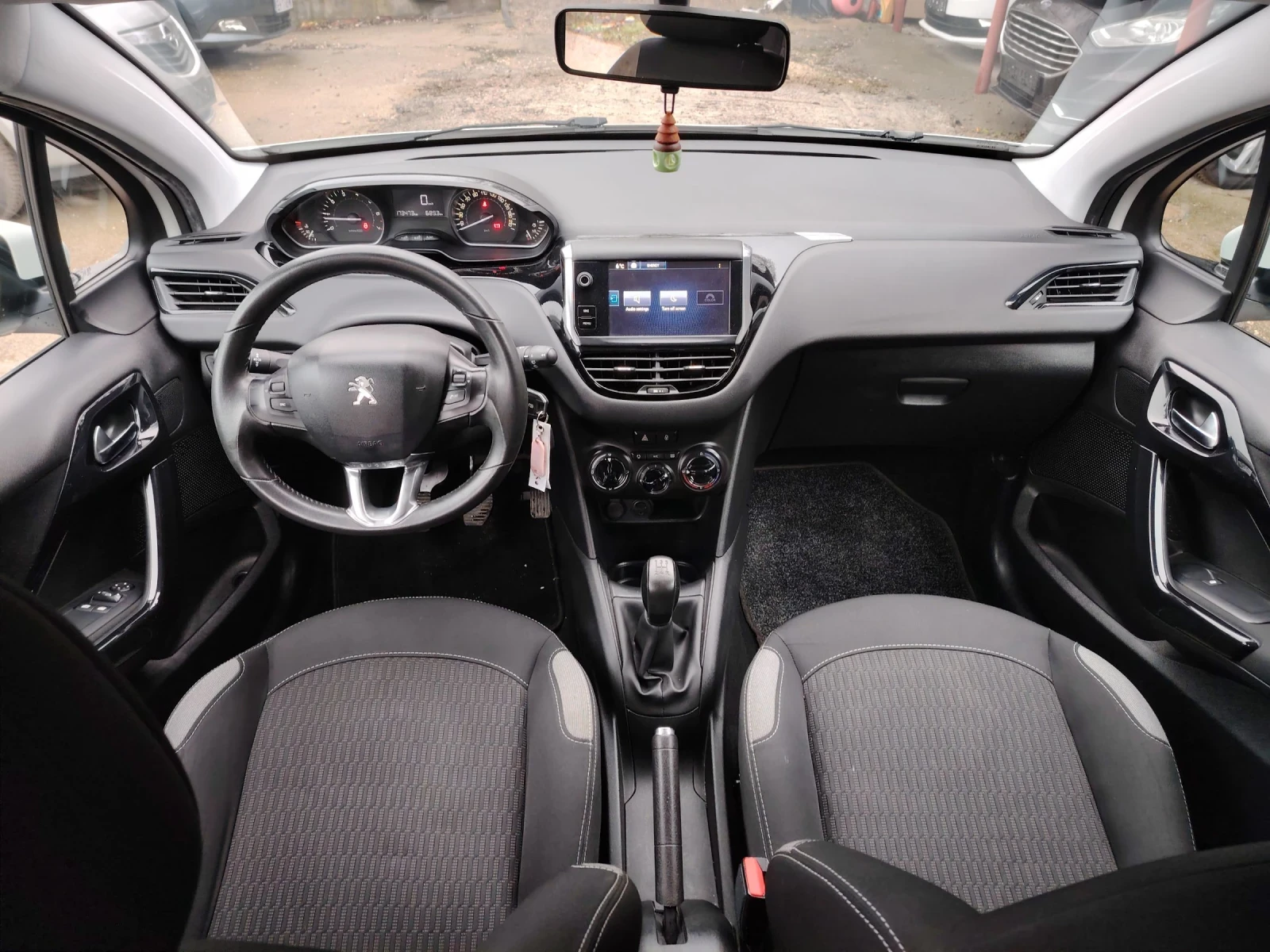 Peugeot 208 1.2i - | Mobile.bg   12