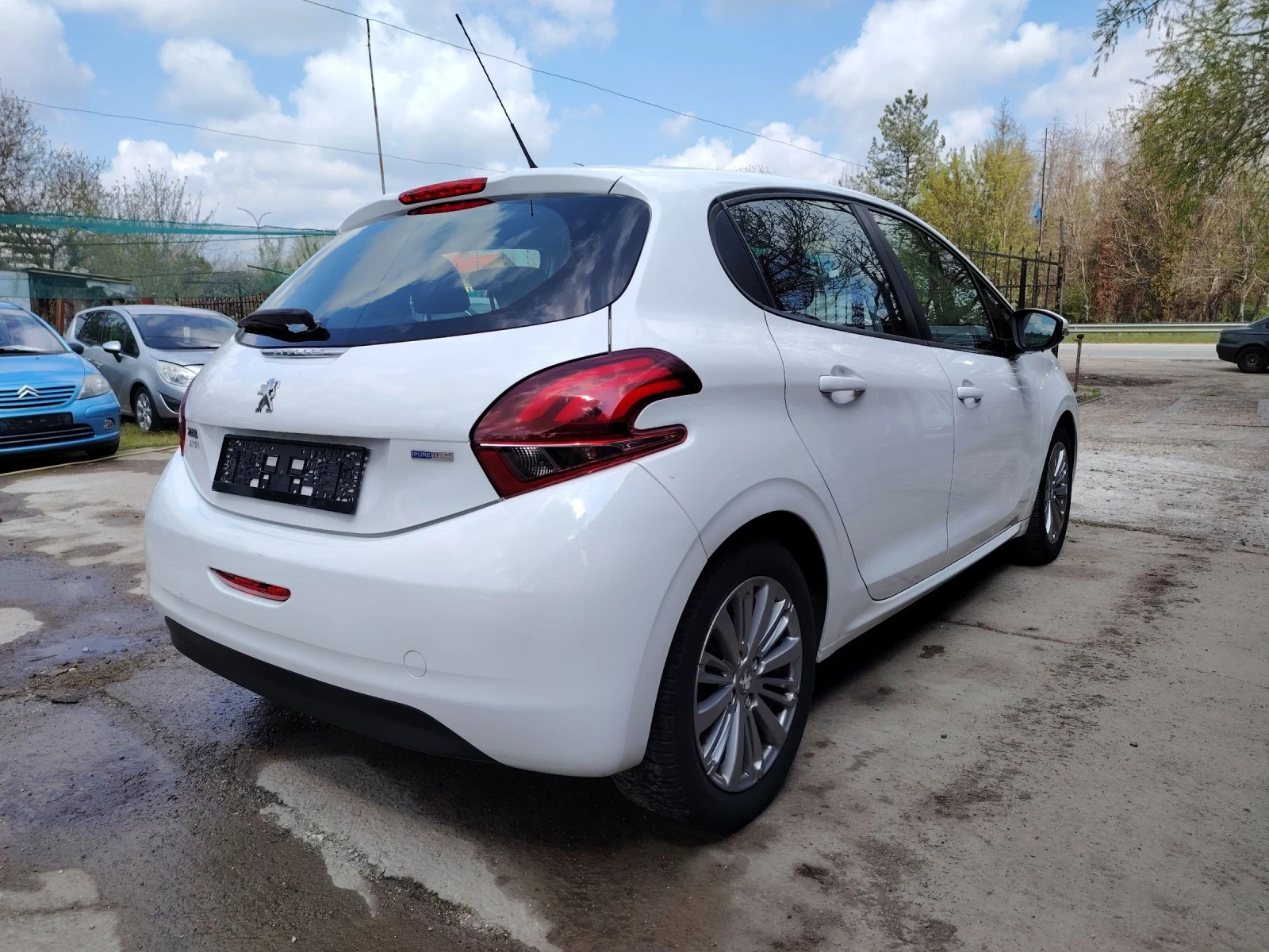 Peugeot 208 1.2i Газ-Бензин, снимка 5 - Автомобили и джипове - 52641928