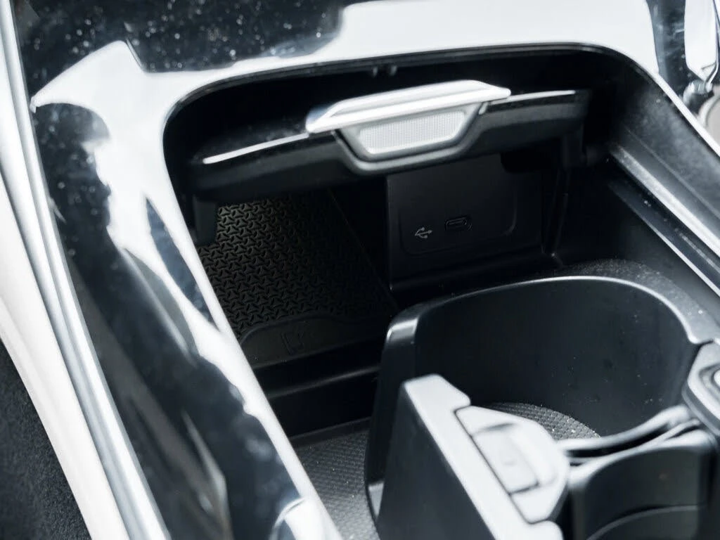 Mercedes-Benz C 300 4MATIC* АвтоКредит* (ЦЕНА ДО БГ), снимка 13 - Автомобили и джипове - 54057592