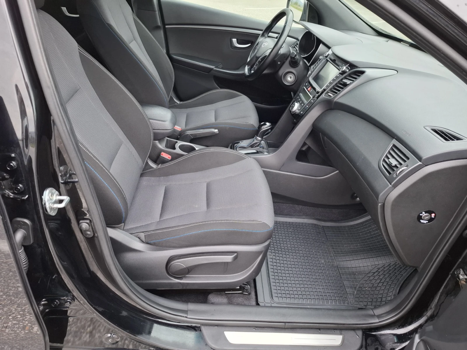 Hyundai I30 1.6 CRDi* АВТОМАТИК* CAMERA* NAVI* LED, снимка 9 - Автомобили и джипове - 54216136