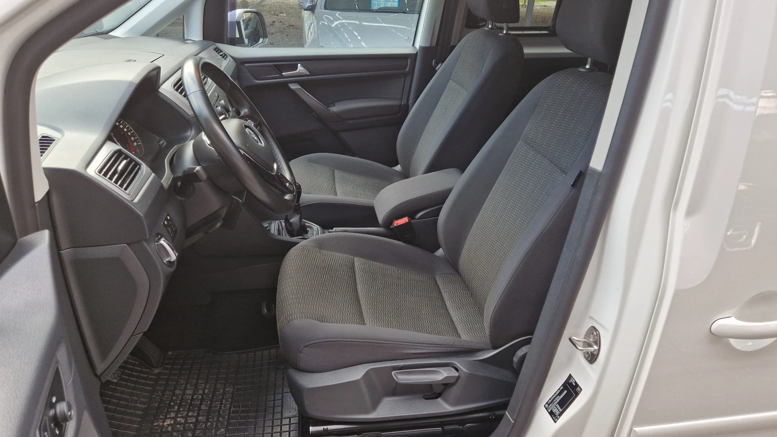 VW Caddy 2.0 TDI, снимка 11 - Автомобили и джипове - 54230086