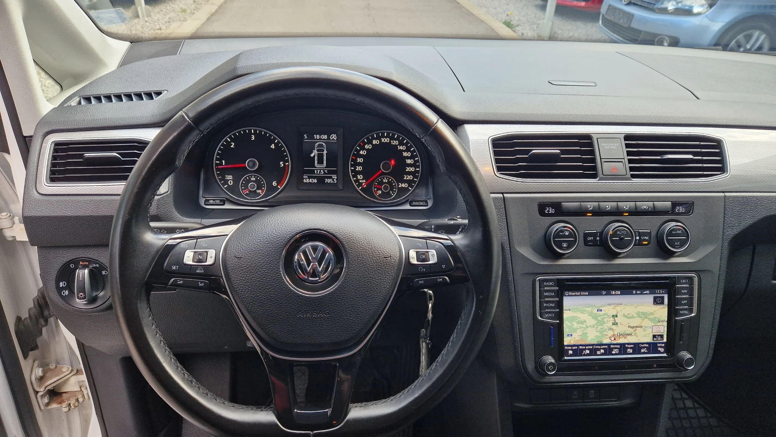 VW Caddy 2.0 TDI, снимка 9 - Автомобили и джипове - 54230086