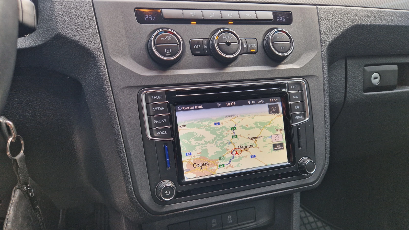 VW Caddy 2.0 TDI, снимка 10 - Автомобили и джипове - 54230086