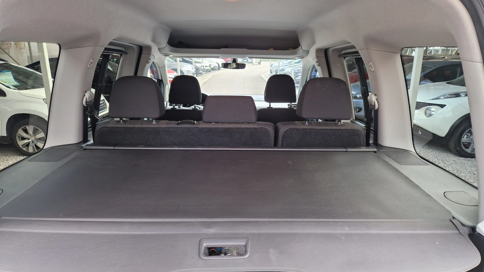 VW Caddy 2.0 TDI, снимка 17 - Автомобили и джипове - 54230086