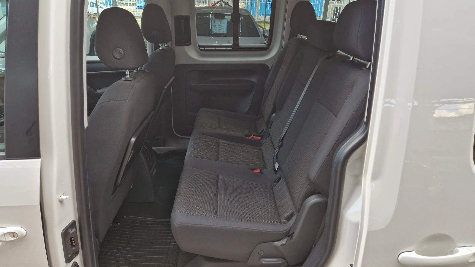 VW Caddy 2.0 TDI, снимка 14 - Автомобили и джипове - 54230086