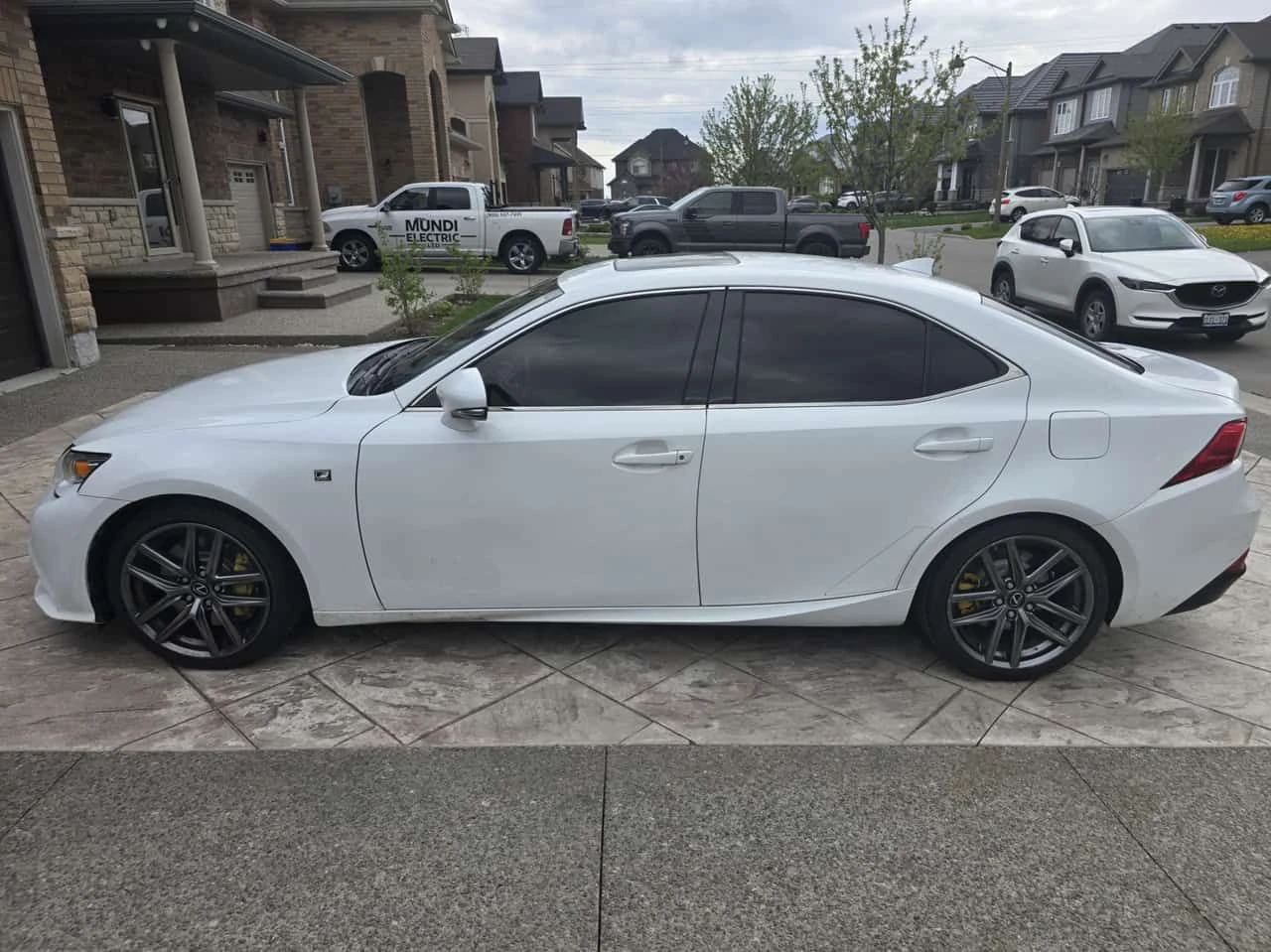 Lexus IS 300 * 4dr Sdn AWD * PANO* KEYLESS* ПОДГРЕВ* , снимка 2 - Автомобили и джипове - 54486498