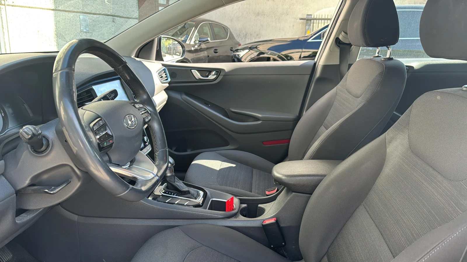 Hyundai Ioniq (КАТО НОВА)^(ХИБРИД), снимка 3 - Автомобили и джипове - 54657101