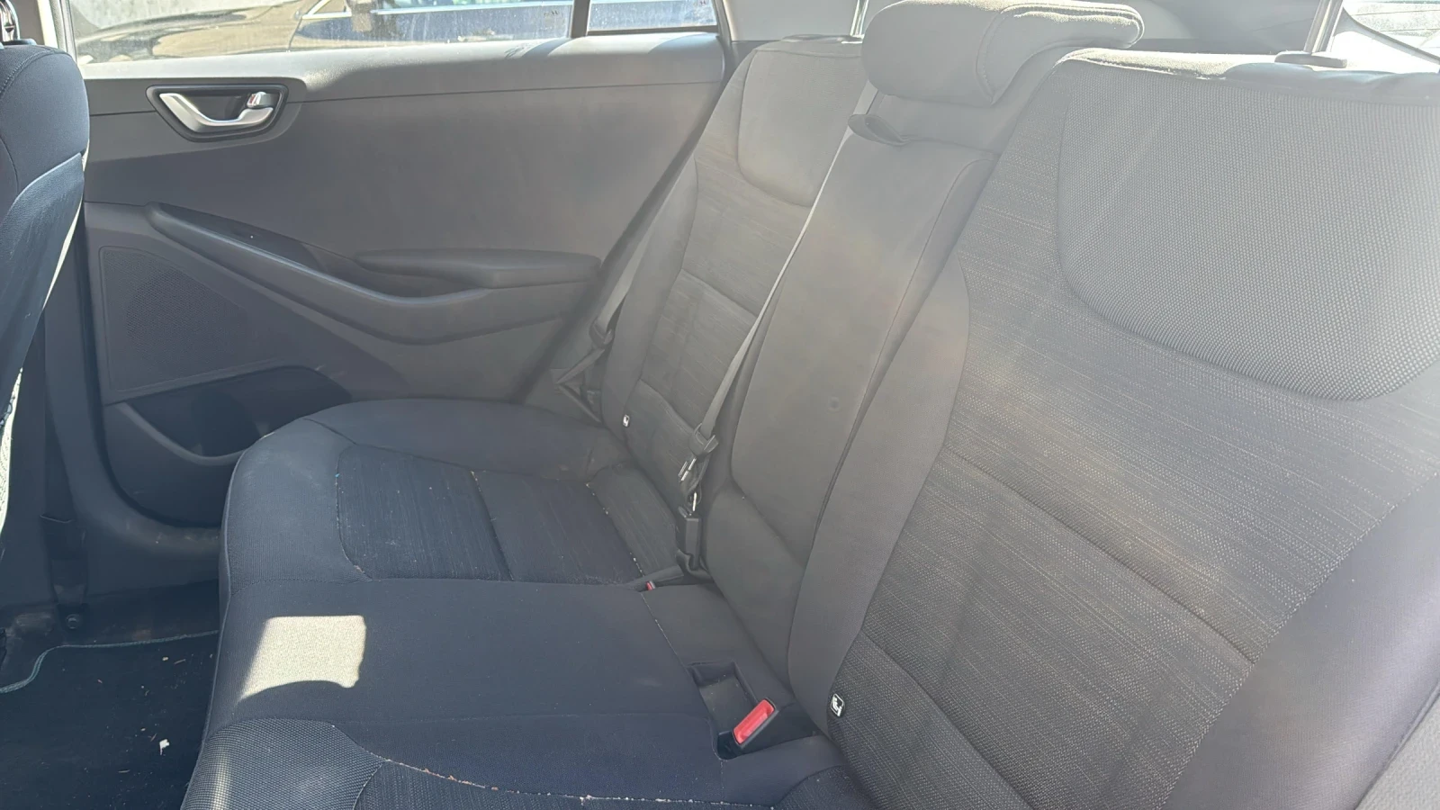 Hyundai Ioniq (КАТО НОВА)^(ХИБРИД), снимка 4 - Автомобили и джипове - 54657101