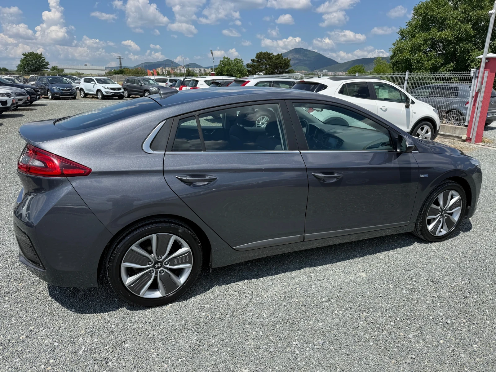Hyundai Ioniq (КАТО НОВА)^(ХИБРИД), снимка 5 - Автомобили и джипове - 54657101