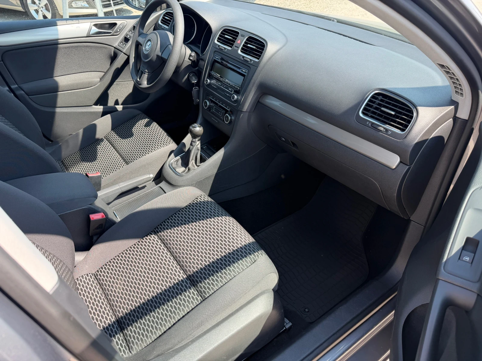VW Golf 1.6/90кс 118000км EVRO5A КЛИМАТРОНИК, снимка 14 - Автомобили и джипове - 54995236