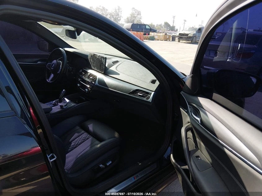BMW 530E КЛИП НА МОТОРА* CARFAX, снимка 9 - Автомобили и джипове - 56152351