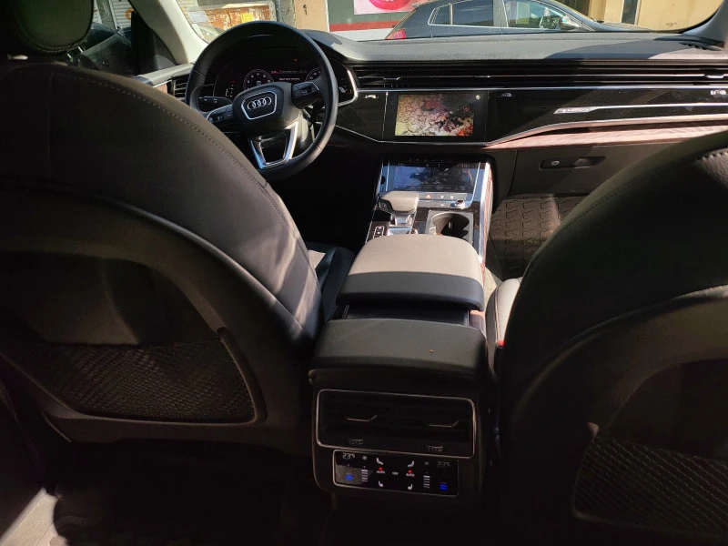 Audi Q8 Premium, Panorama, WAZE, снимка 14 - Автомобили и джипове - 46957391