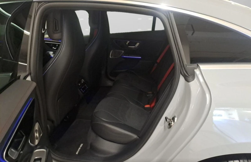 Mercedes-Benz EQE 43 AMG/4-MATIC/BURM/AIRMATIC/DISTRONIC/360/KEYLESS, снимка 13 - Автомобили и джипове - 50877014