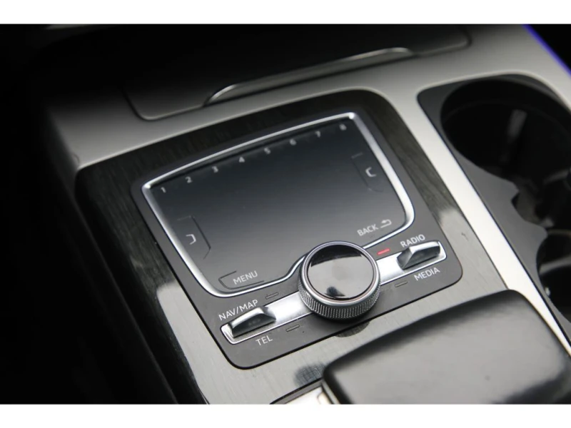 Audi Q7 Technik* 3xSline* HUD* Distr* Digital* Масаж* Обду, снимка 16 - Автомобили и джипове - 52317575