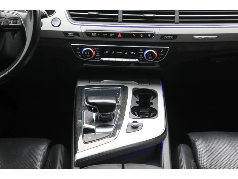Audi Q7 Technik* 3xSline* HUD* Distr* Digital* Масаж* Обду, снимка 10 - Автомобили и джипове - 52317575