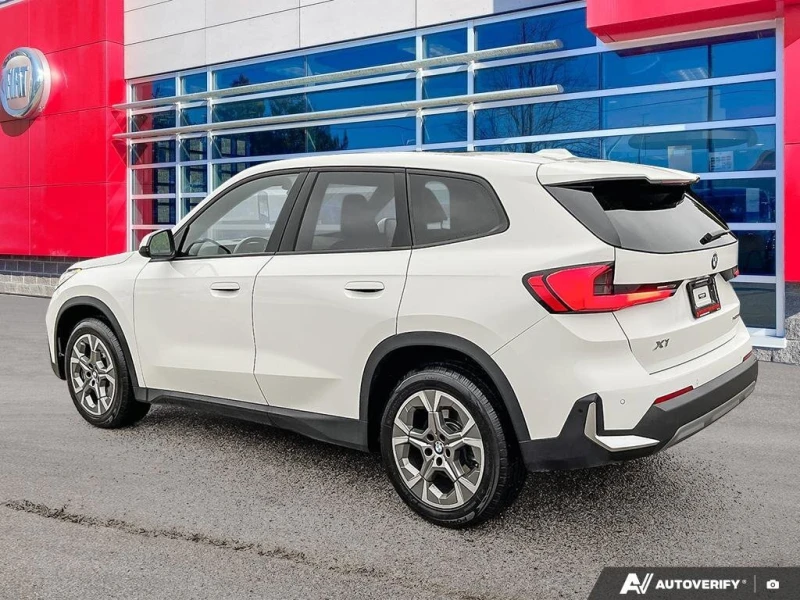 BMW X1 * xDrive28i | Leather | Apple Carplay | Heated Sea, снимка 3 - Автомобили и джипове - 52805700