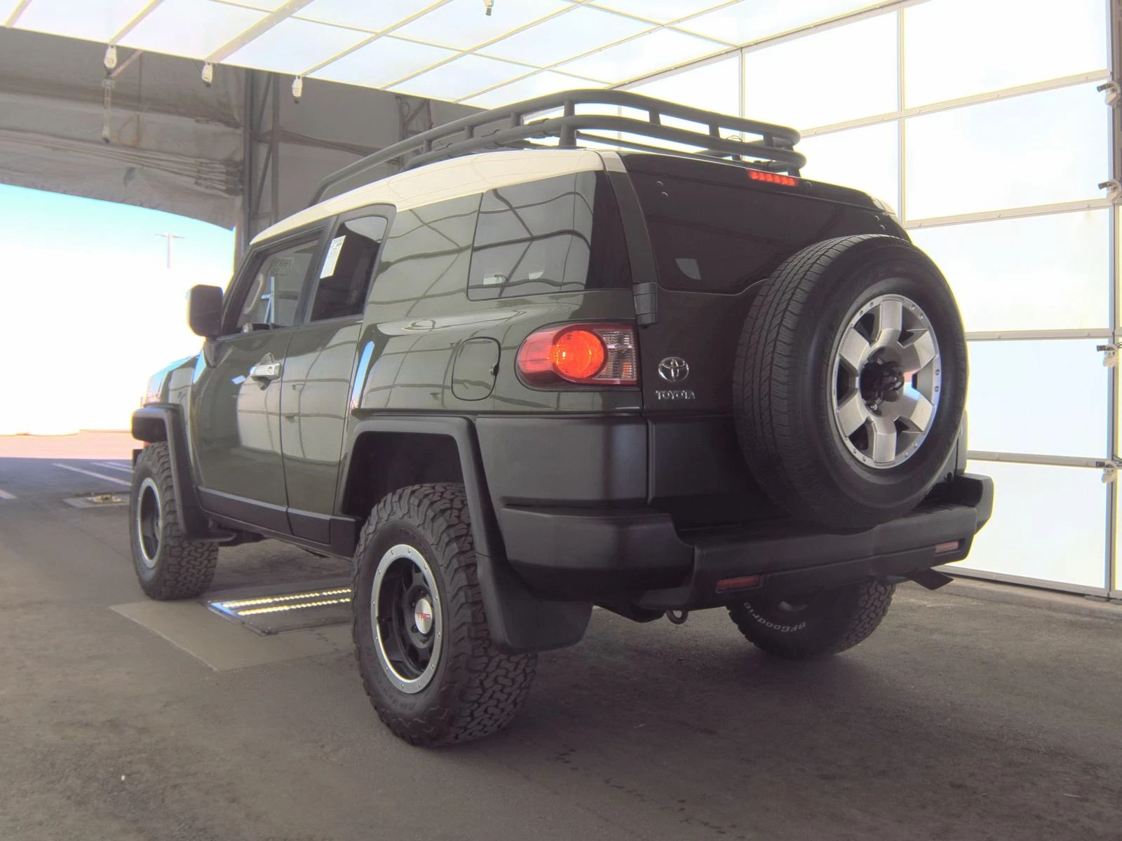 Toyota Fj cruiser 2010 Toyota FJ Cruiser wRear Doors - изображение 7