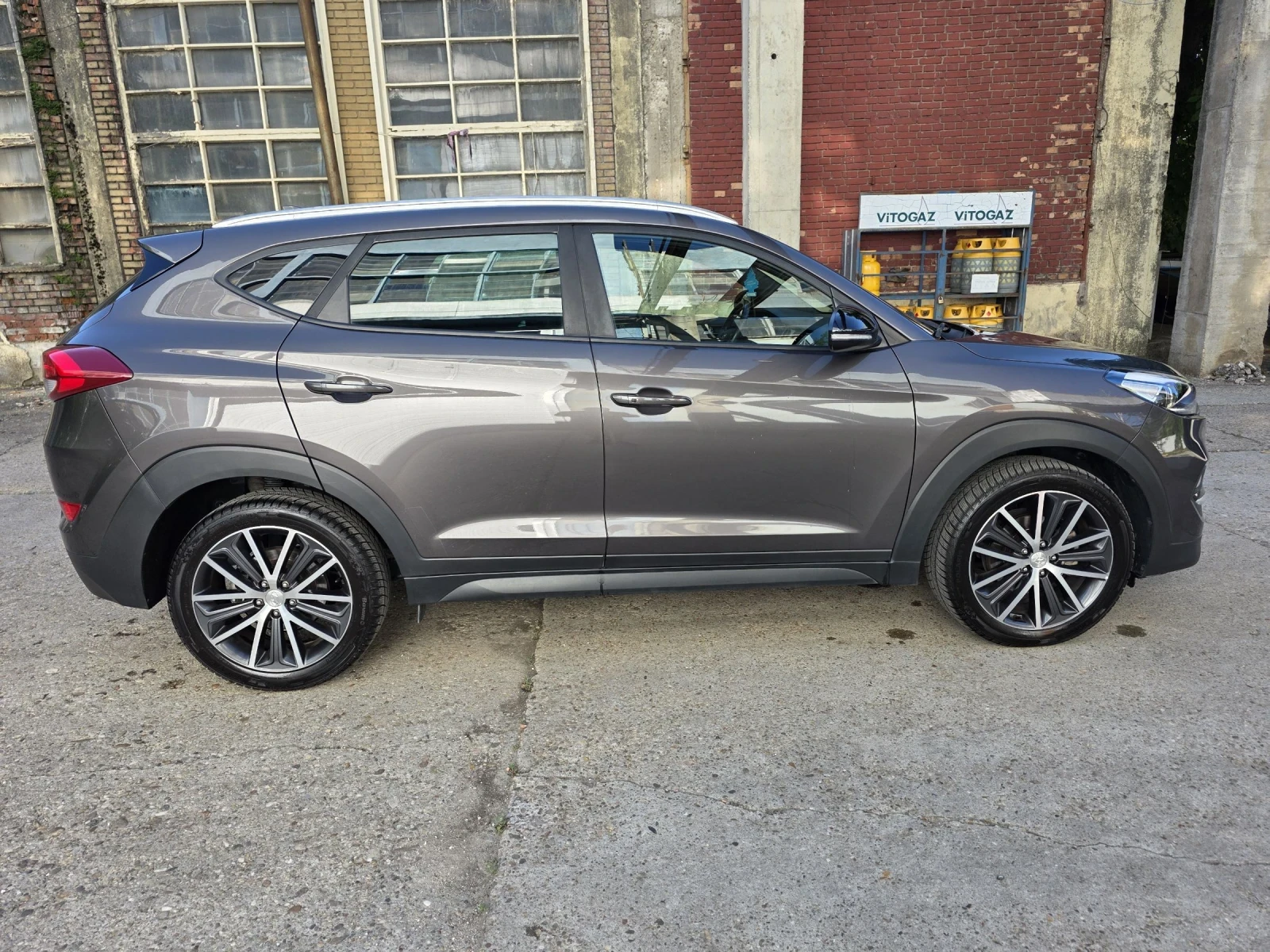 Hyundai Tucson 1.7CRDI-141kc Comfort Plus Pack, снимка 6 - Автомобили и джипове - 54679503