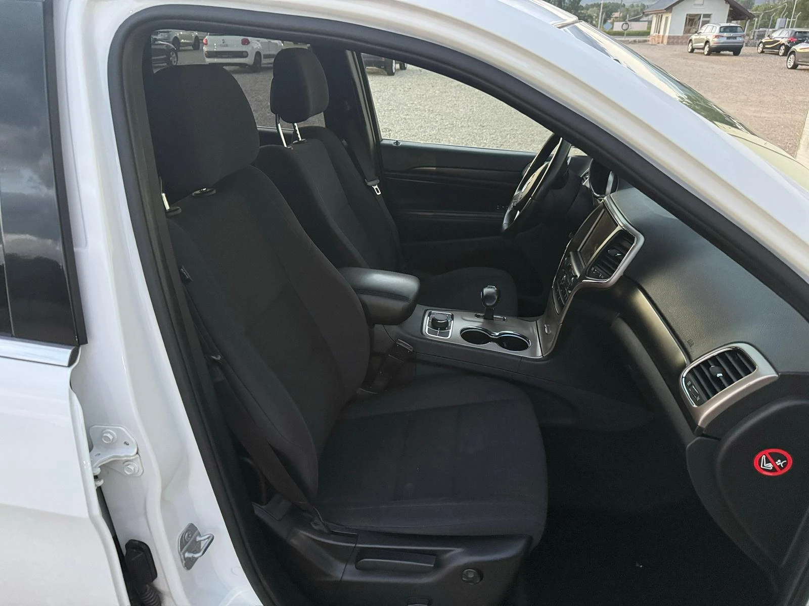 Jeep Grand cherokee 3.0 CRD 4x4/8ск/Навигация/Обслужен/Xenon/Лизинг, снимка 10 - Автомобили и джипове - 54708150