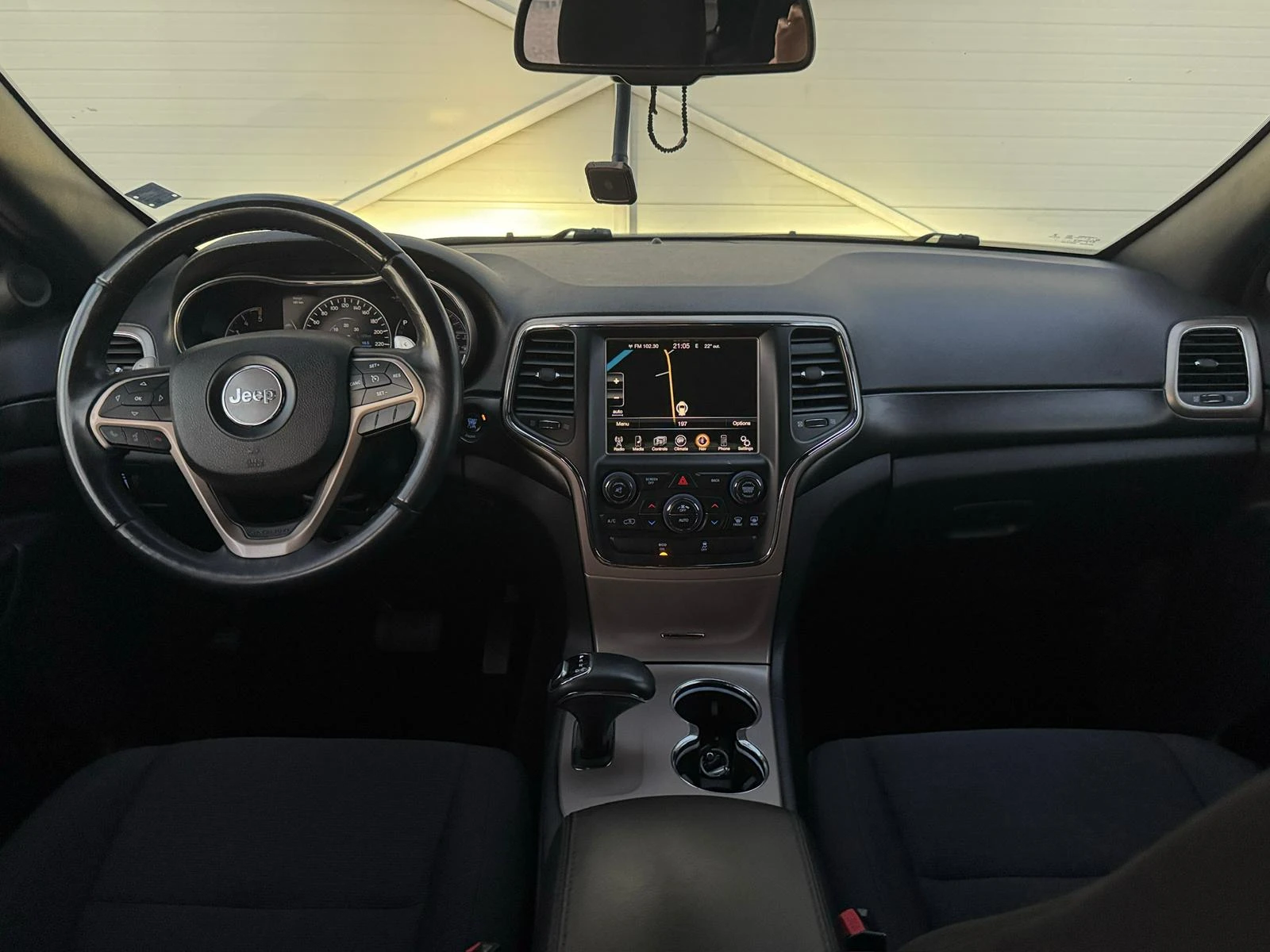 Jeep Grand cherokee 3.0 CRD 4x4/8ск/Навигация/Обслужен/Xenon/Лизинг, снимка 12 - Автомобили и джипове - 54708150