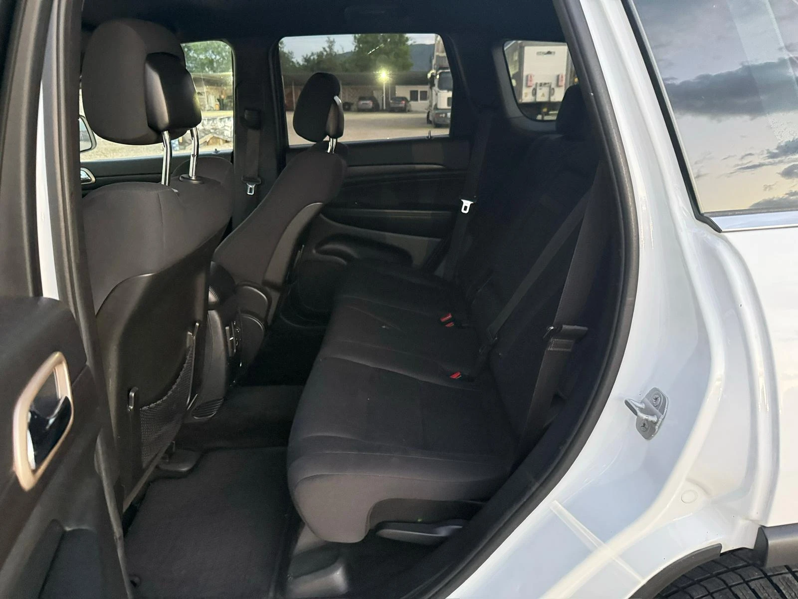 Jeep Grand cherokee 3.0 CRD 4x4/8ск/Навигация/Обслужен/Xenon/Лизинг, снимка 9 - Автомобили и джипове - 54708150