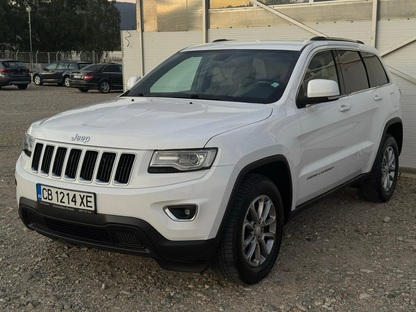Jeep Grand cherokee 3.0 CRD 4x4/8ск/Навигация/Обслужен/Xenon/Лизинг, снимка 7 - Автомобили и джипове - 54708150