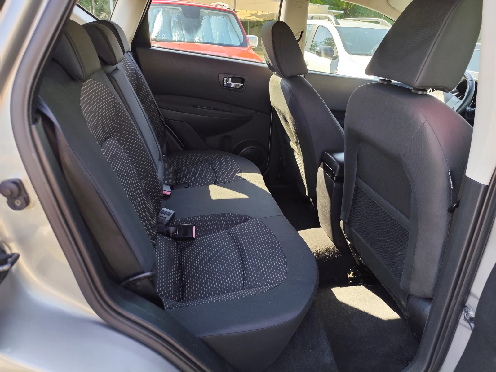 Nissan Qashqai 2.0D* 4X4* Klimatronik* , снимка 10 - Автомобили и джипове - 54976866