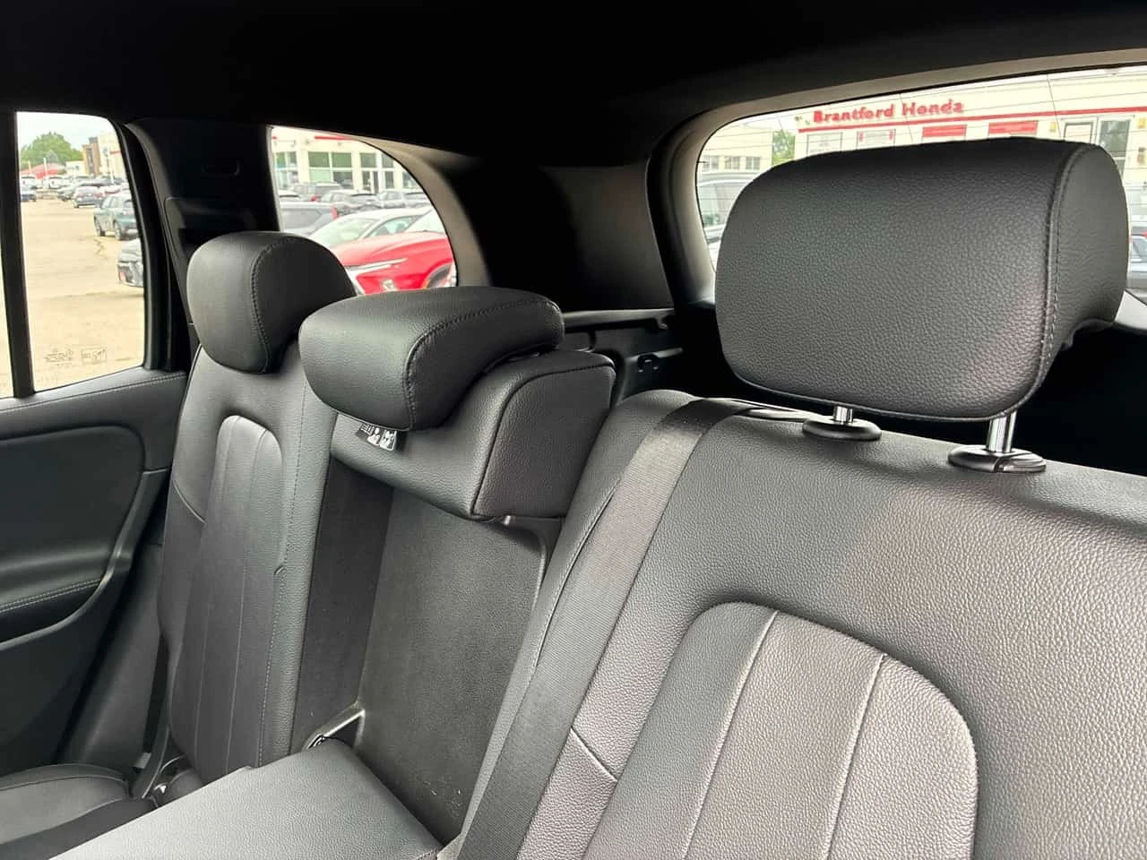 Mercedes-Benz GLB 250 * АВТОКРЕДИТ * ГЛАВНО ПРЕДСТАВИТЕЛСТВО, снимка 14 - Автомобили и джипове - 56192790