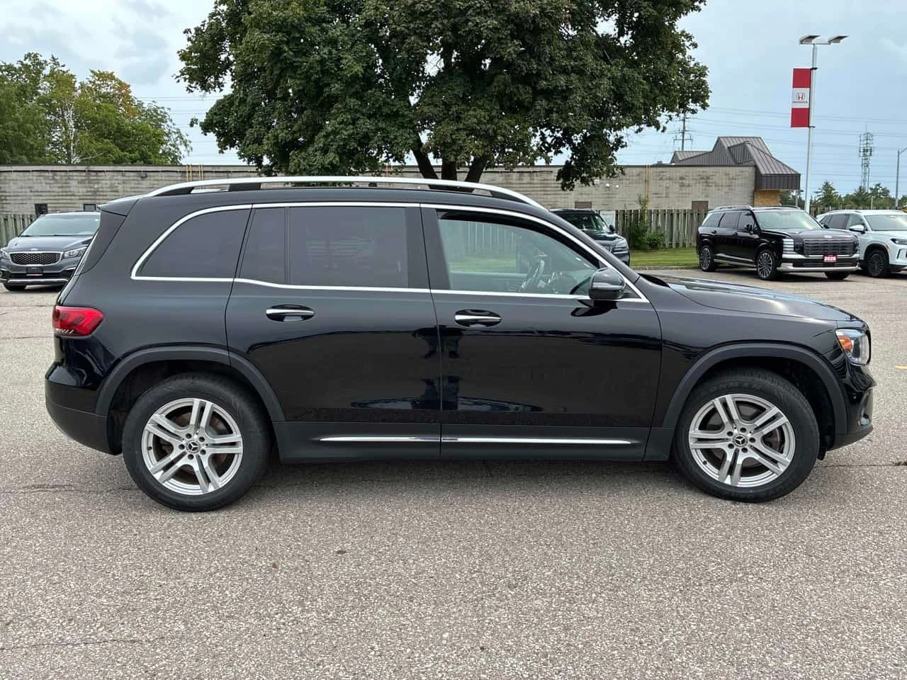 Mercedes-Benz GLB 250 * АВТОКРЕДИТ * ГЛАВНО ПРЕДСТАВИТЕЛСТВО, снимка 4 - Автомобили и джипове - 56192790