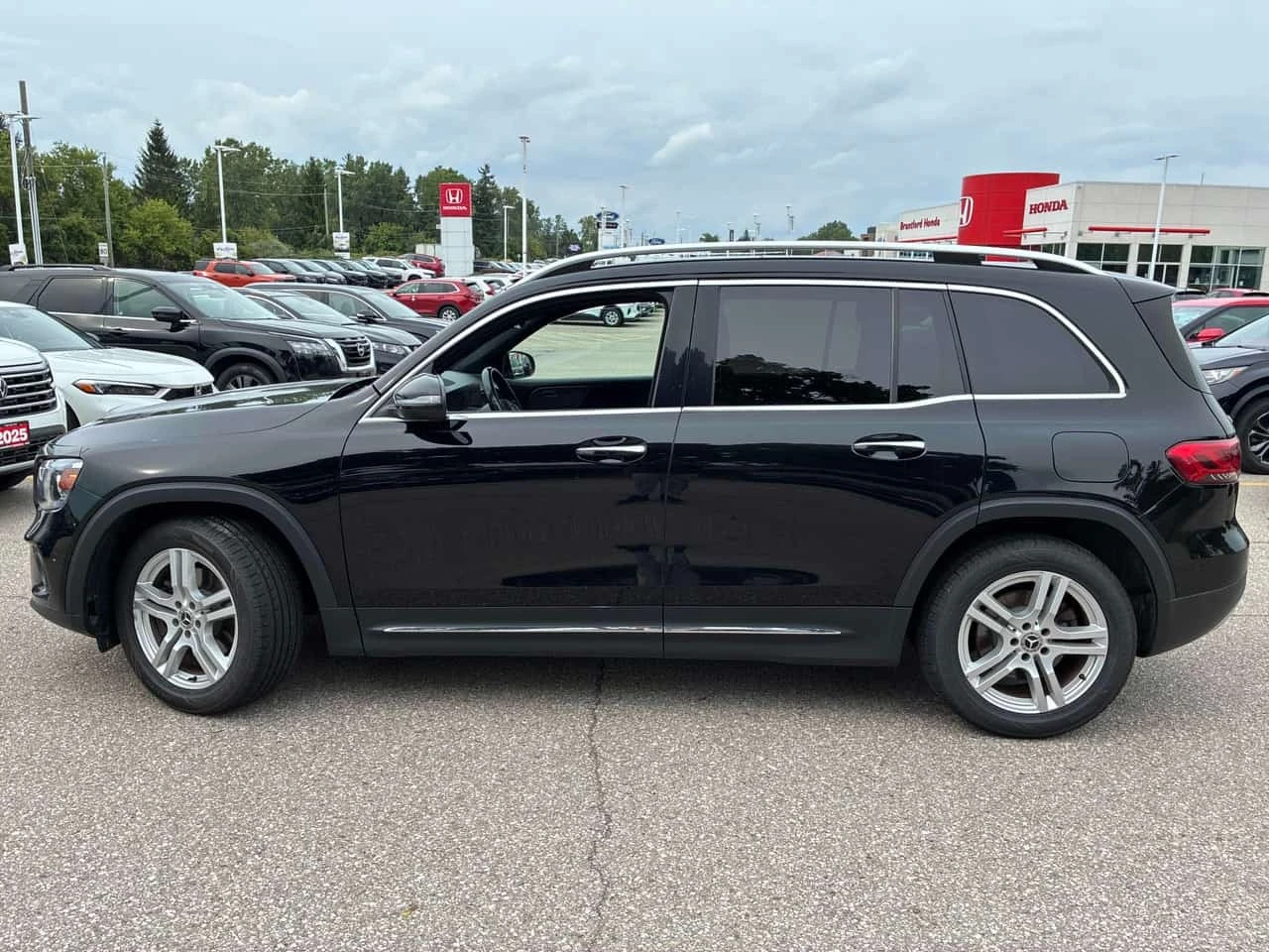 Mercedes-Benz GLB 250 * АВТОКРЕДИТ * ГЛАВНО ПРЕДСТАВИТЕЛСТВО, снимка 3 - Автомобили и джипове - 56192790
