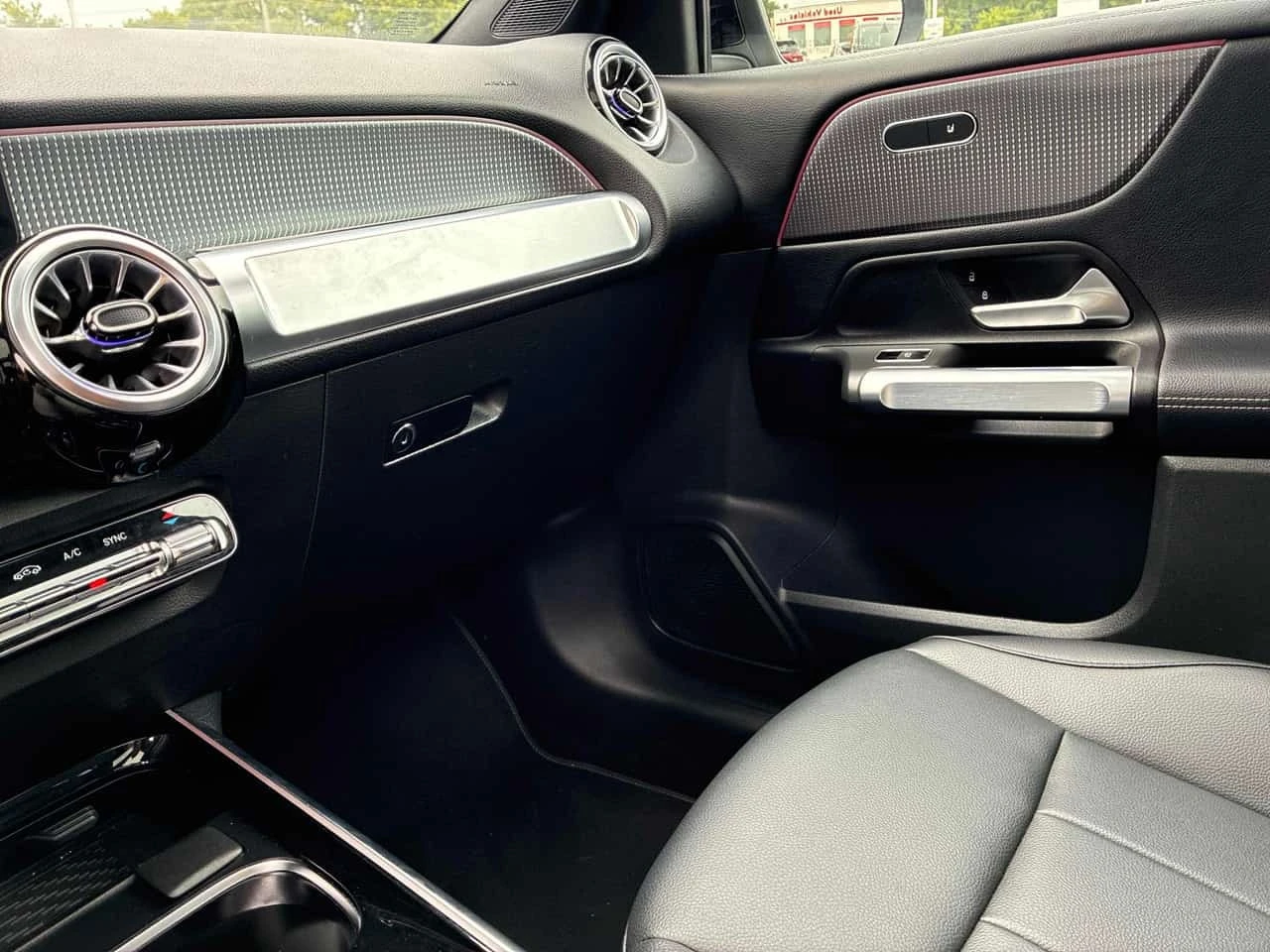 Mercedes-Benz GLB 250 * АВТОКРЕДИТ * ГЛАВНО ПРЕДСТАВИТЕЛСТВО, снимка 13 - Автомобили и джипове - 56192790