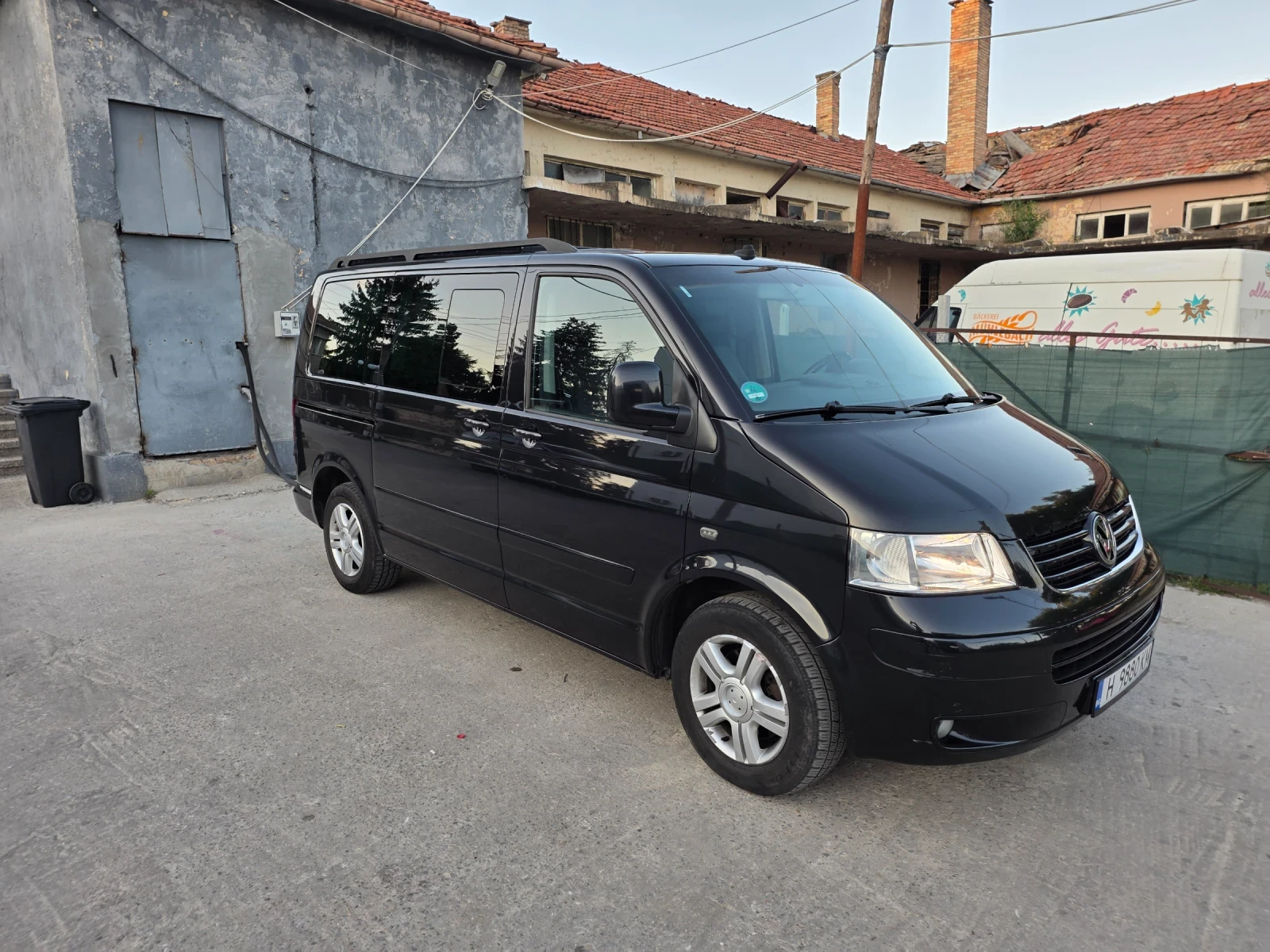 VW Multivan 2.5TDI, снимка 4 - Бусове и автобуси - 56745258