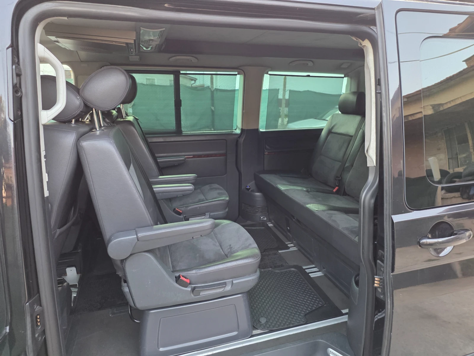 VW Multivan 2.5TDI, снимка 13 - Бусове и автобуси - 56745258
