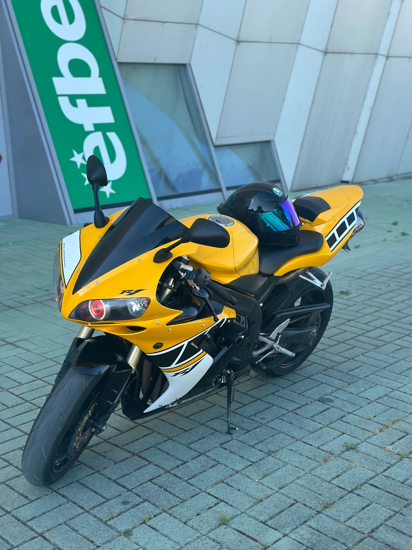 Yamaha YZF-R1