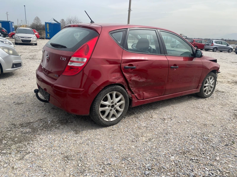 Hyundai I30 1.6 crdi, снимка 3 - Автомобили и джипове - 49471877