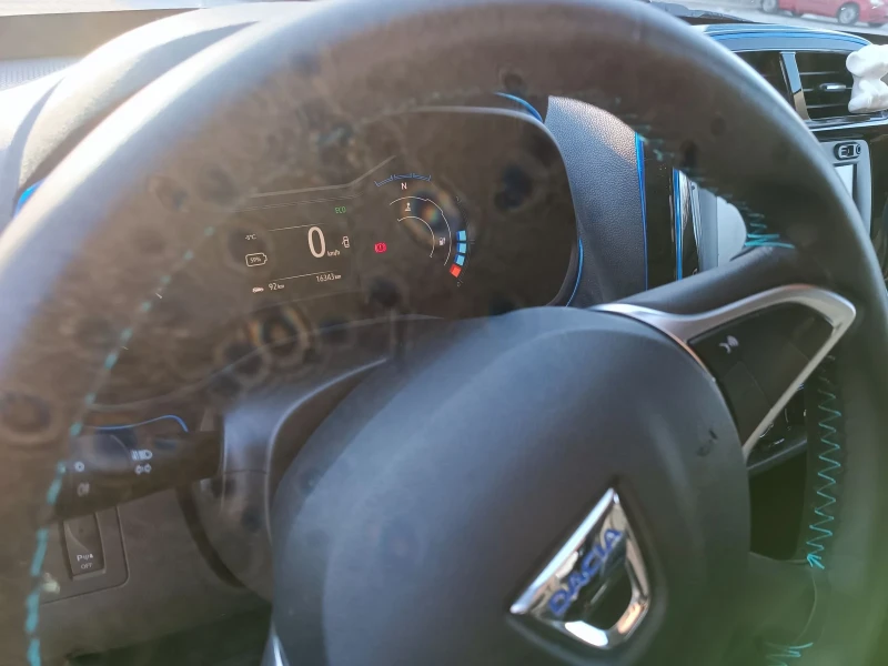 Dacia Spring, снимка 8 - Автомобили и джипове - 53092192