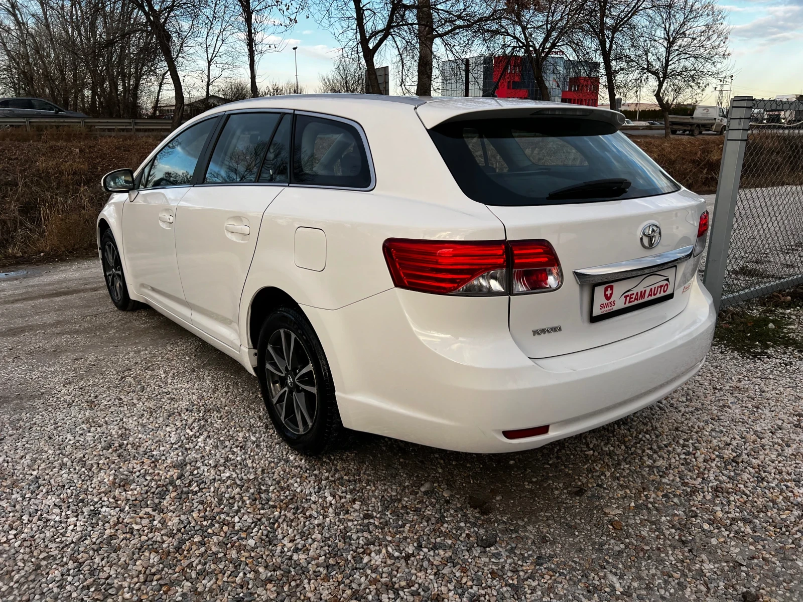 Toyota Avensis 2.0i AUTOMATIK SWISS - изображение 6