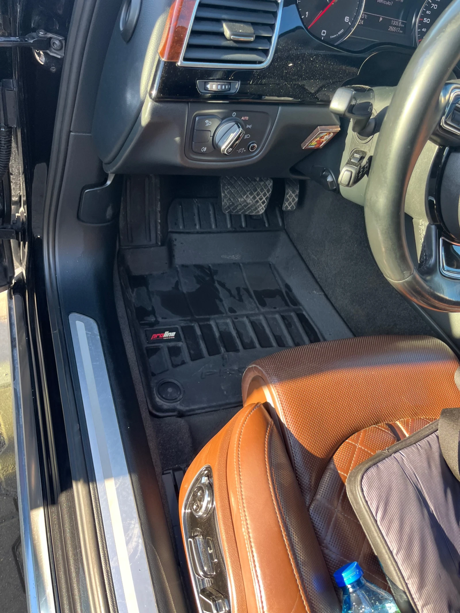 Audi A8 4.2 TDI Quattro, D4 - изображение 5