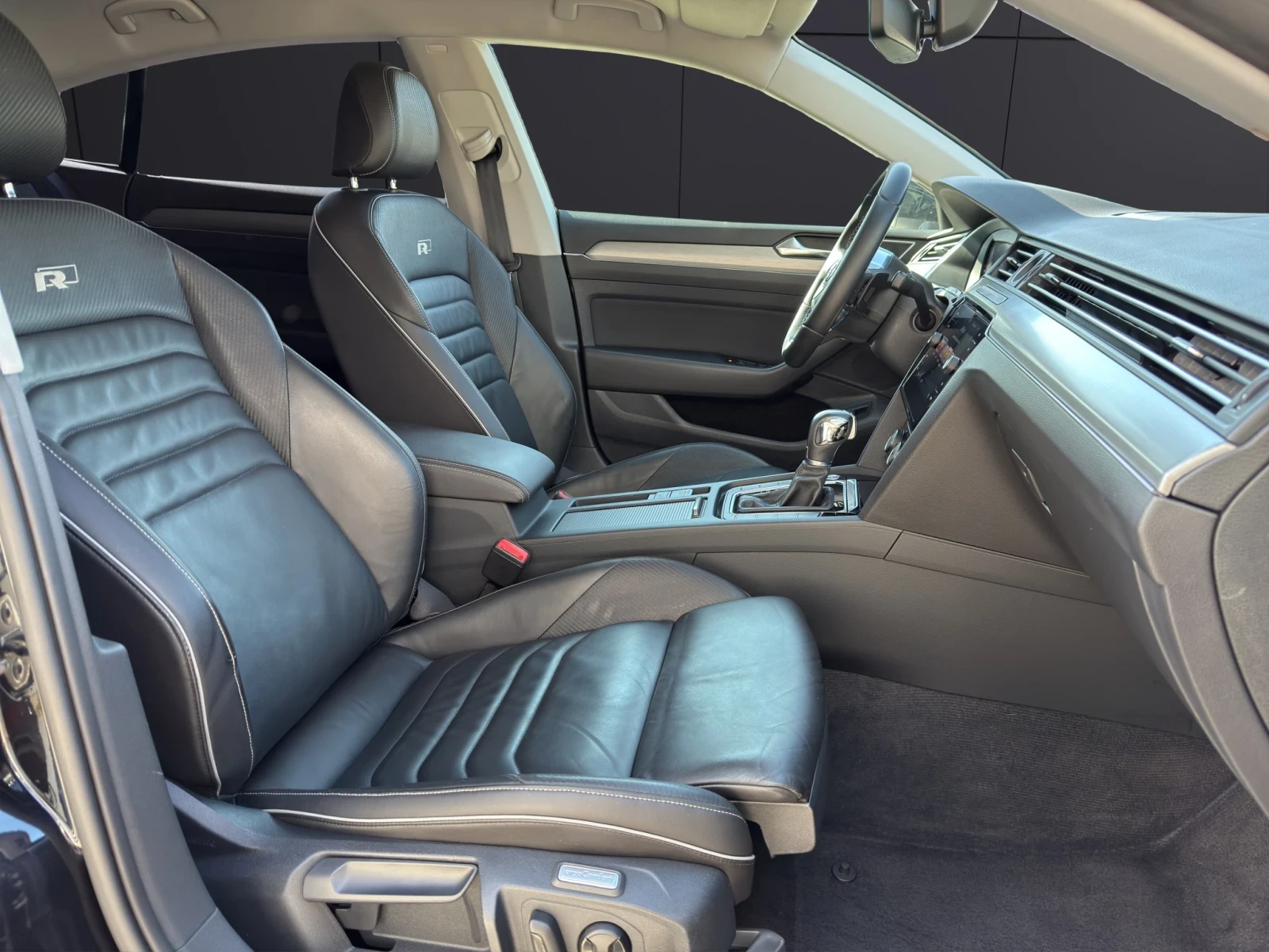 VW Arteon 2.0TDI* DISTRONIC* DIGITAL* CARPLAY* R LINE | Mobile.bg   13