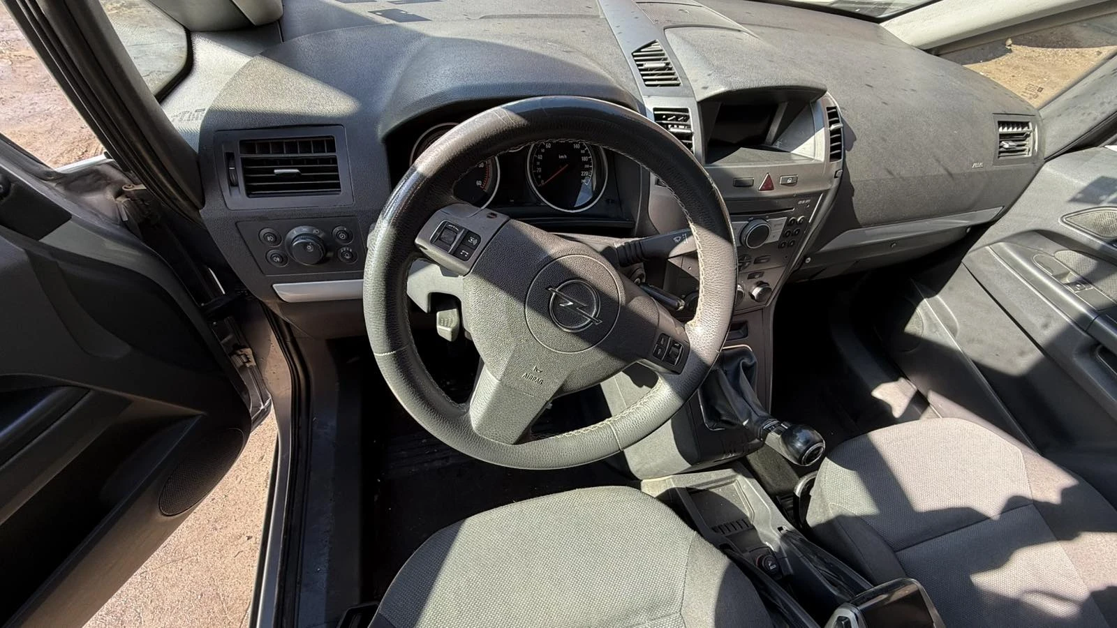 Opel Zafira, снимка 4 - Автомобили и джипове - 54364096