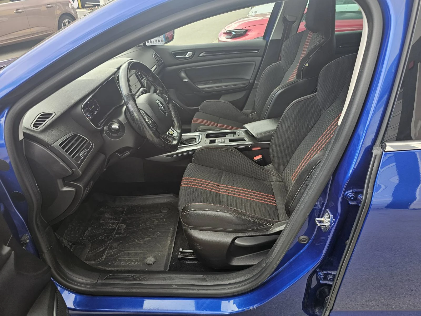 Renault Megane 1.3 TCe 158 к.с. Бензин 4x2 Stop & Start, снимка 13 - Автомобили и джипове - 54687932