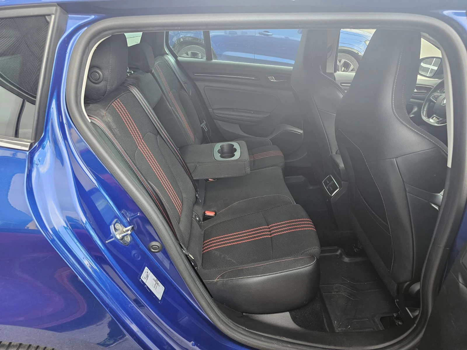 Renault Megane 1.3 TCe 158 к.с. Бензин 4x2 Stop & Start, снимка 16 - Автомобили и джипове - 54687932