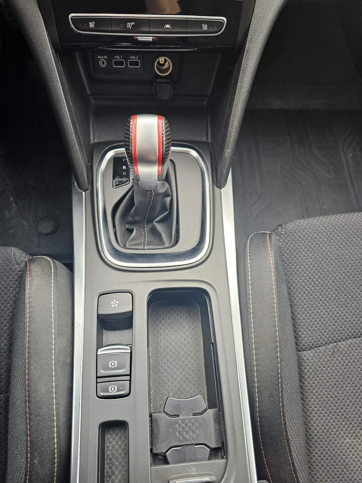 Renault Megane 1.3 TCe 158 к.с. Бензин 4x2 Stop & Start, снимка 10 - Автомобили и джипове - 54687932