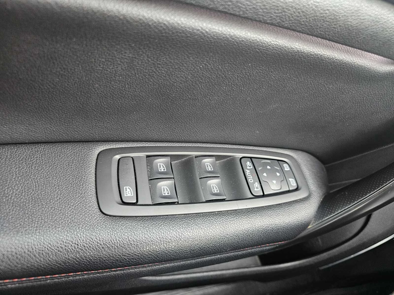 Renault Megane 1.3 TCe 158 к.с. Бензин 4x2 Stop & Start, снимка 11 - Автомобили и джипове - 54687932