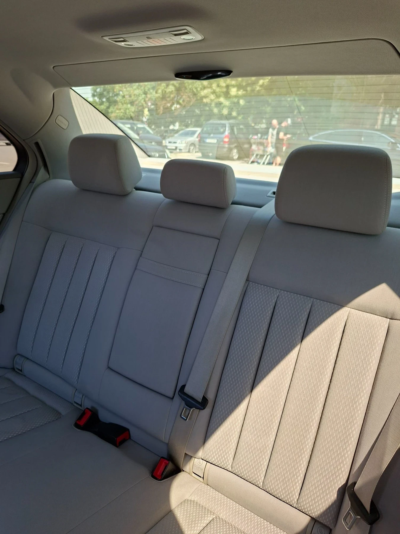 Mercedes-Benz E 220, снимка 12 - Автомобили и джипове - 55584570