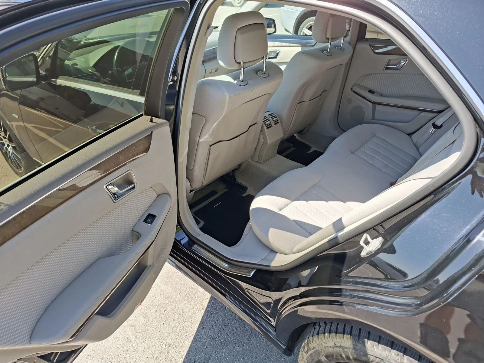 Mercedes-Benz E 220, снимка 10 - Автомобили и джипове - 55584570