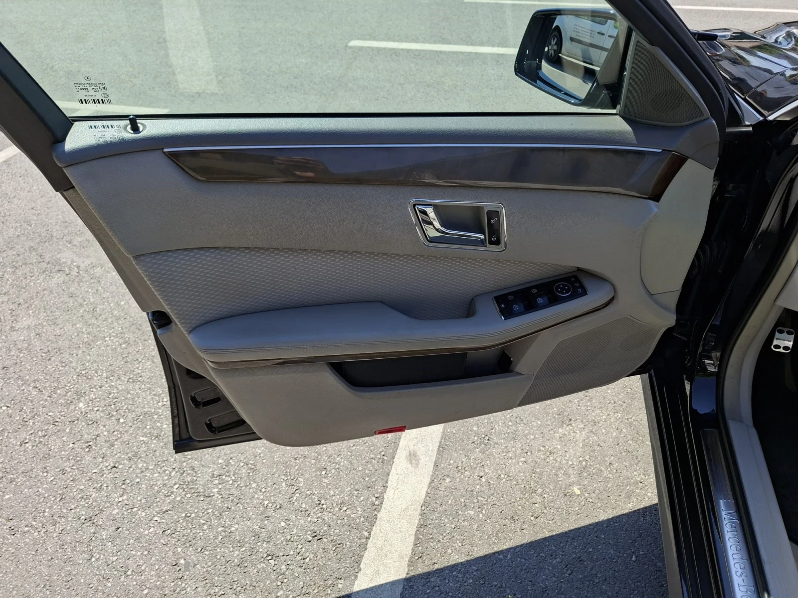 Mercedes-Benz E 220, снимка 13 - Автомобили и джипове - 55584570
