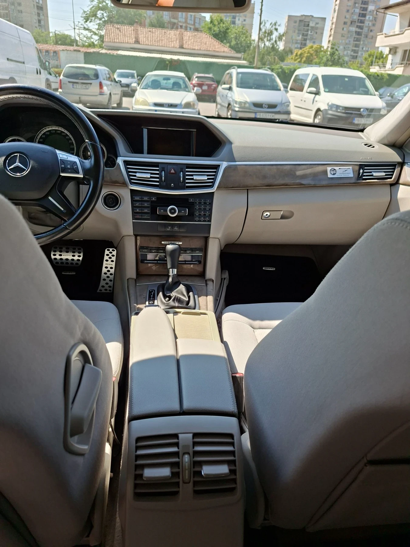 Mercedes-Benz E 220, снимка 11 - Автомобили и джипове - 55584570