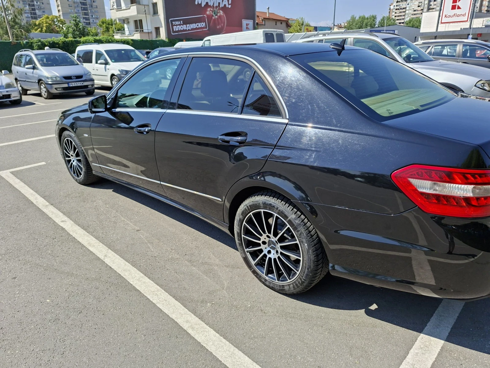 Mercedes-Benz E 220, снимка 3 - Автомобили и джипове - 55584570