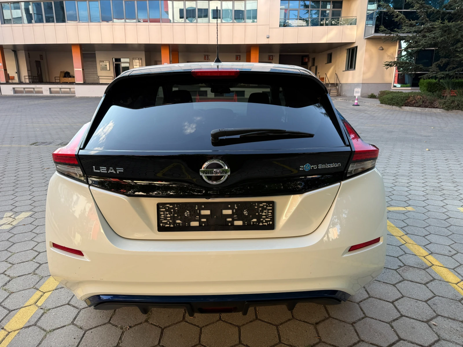 Nissan Leaf  40KW* NAVI* КАМЕРА* , снимка 5 - Автомобили и джипове - 55672971